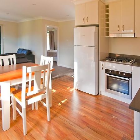 Wagga Wagga Beach Caravan Park Hotel Room photo