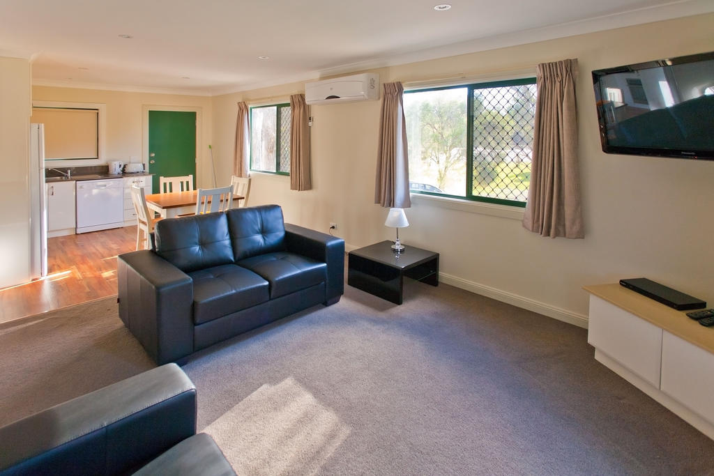Wagga Wagga Beach Caravan Park Hotel Exterior photo