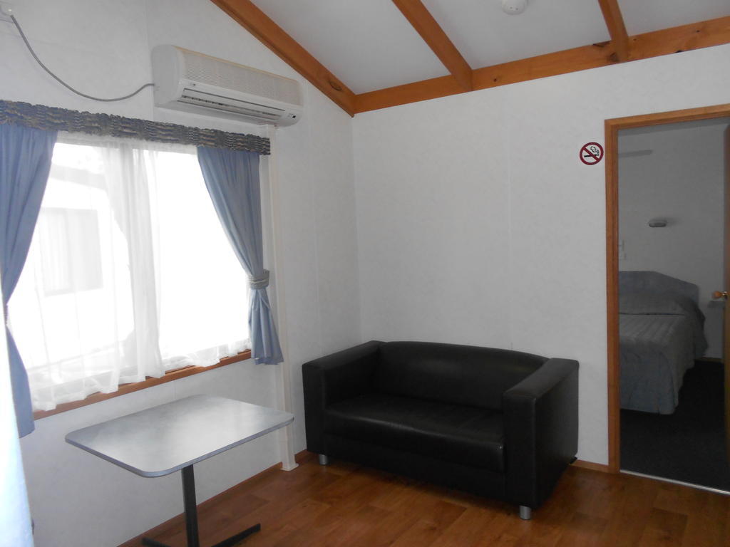 Wagga Wagga Beach Caravan Park Hotel Room photo