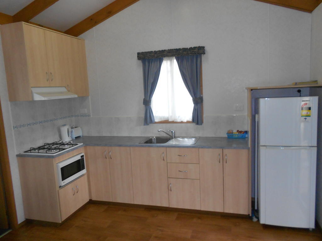 Wagga Wagga Beach Caravan Park Hotel Room photo