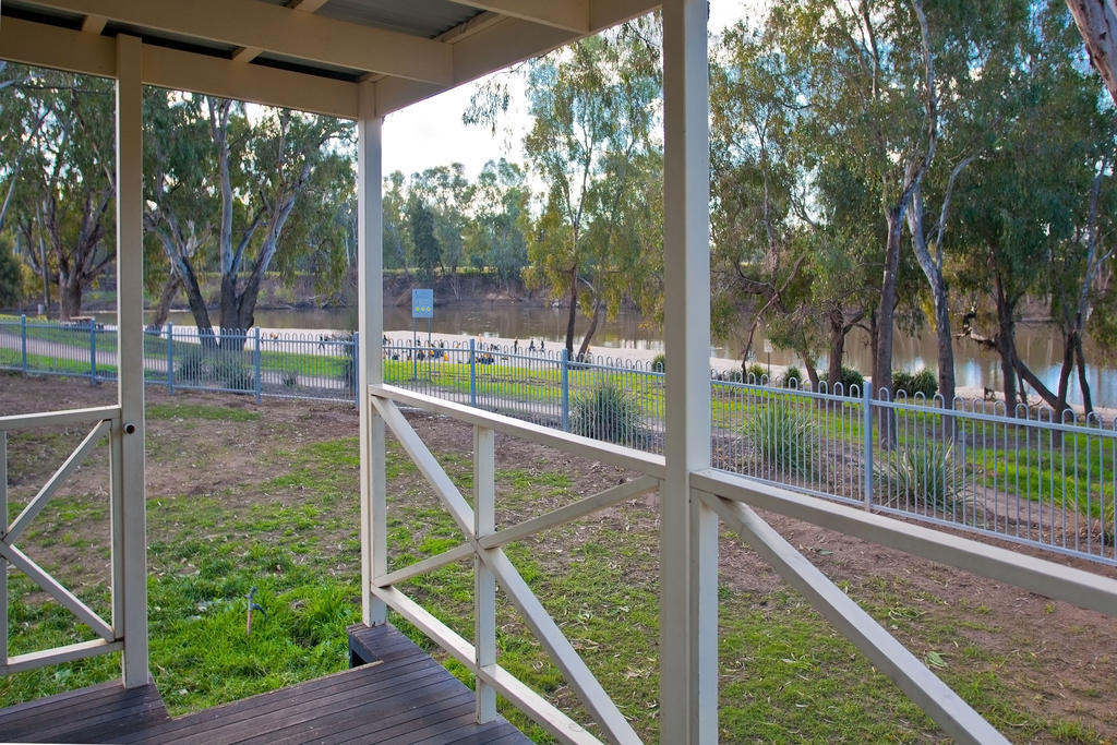 Wagga Wagga Beach Caravan Park Hotel Exterior photo