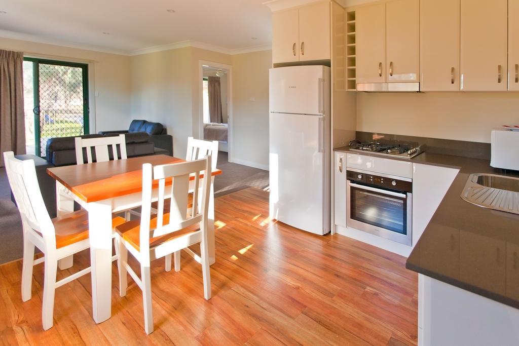 Wagga Wagga Beach Caravan Park Hotel Room photo